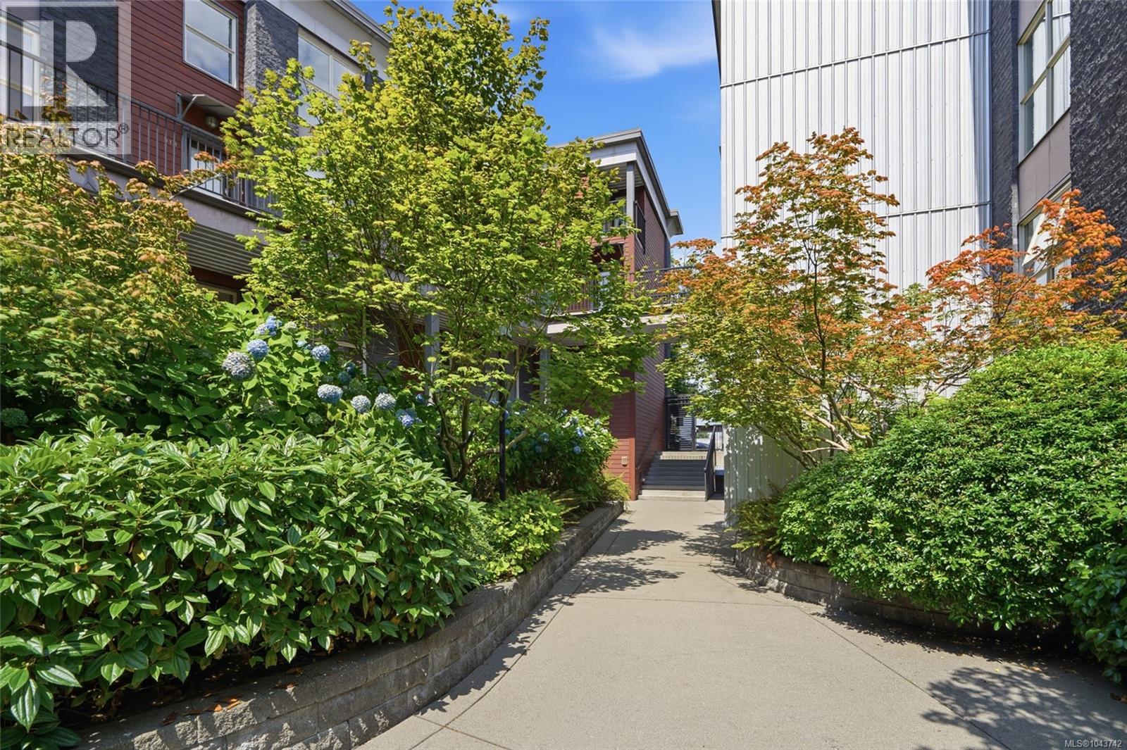 #304 555 Franklyn St - 33