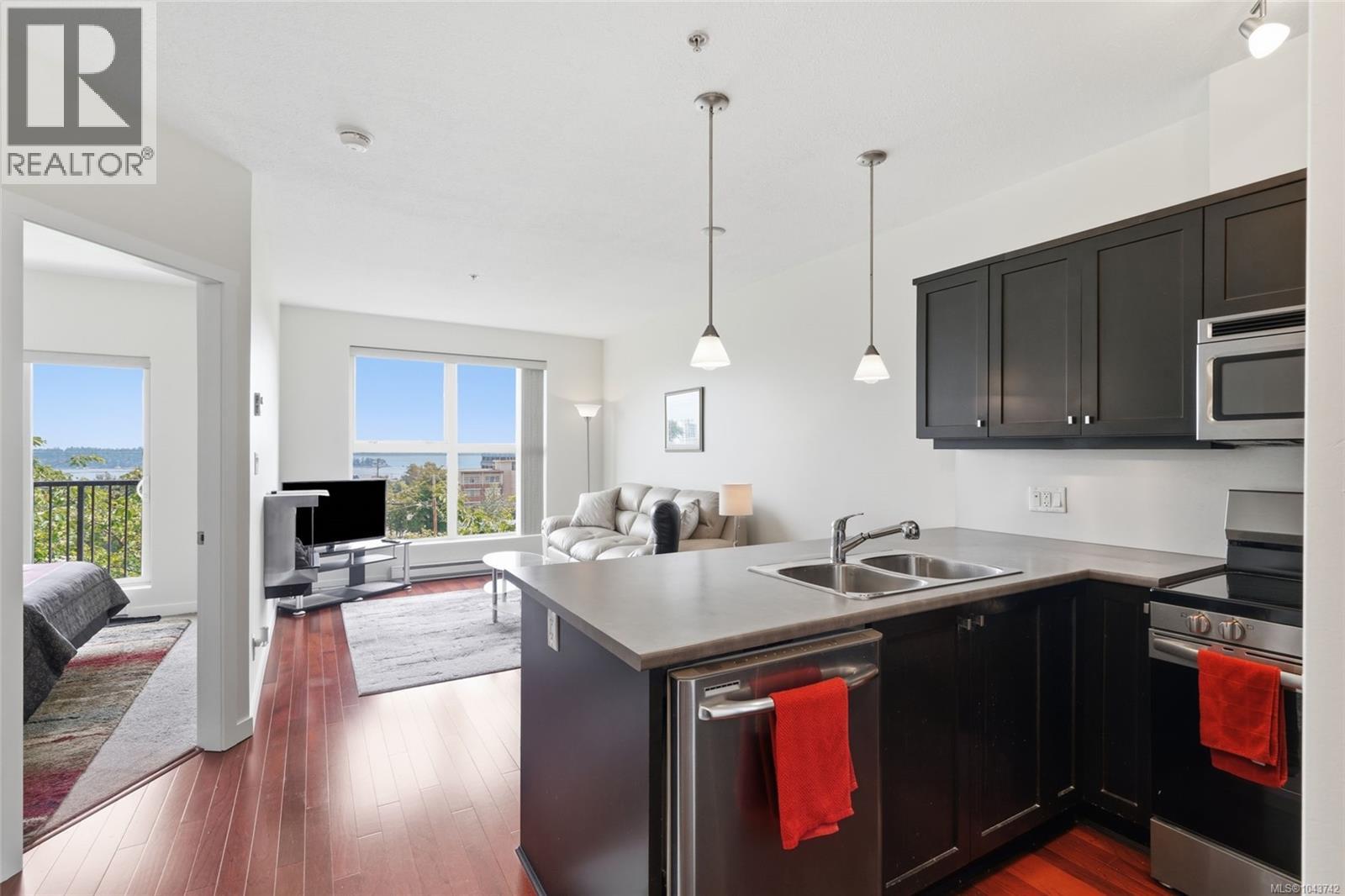 #304 555 Franklyn St - Image 4