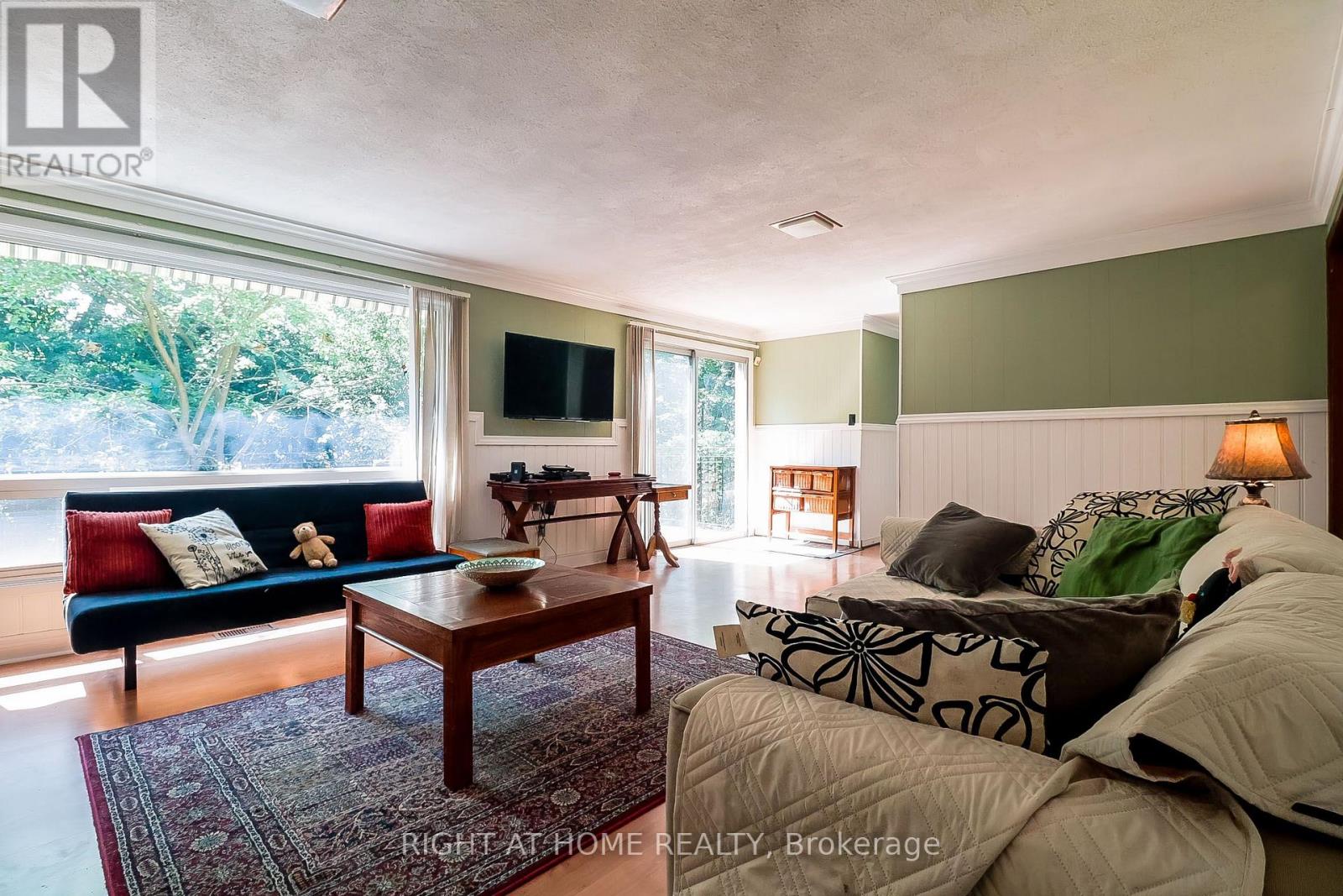 2 CEDARVIEW DRIVE - 18