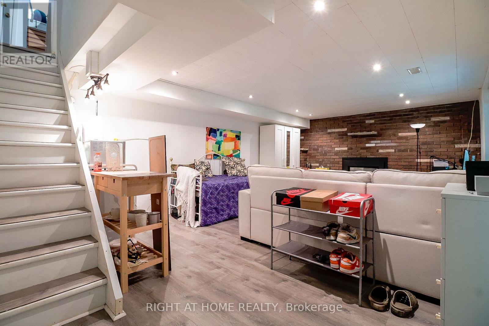 2 CEDARVIEW DRIVE - 25