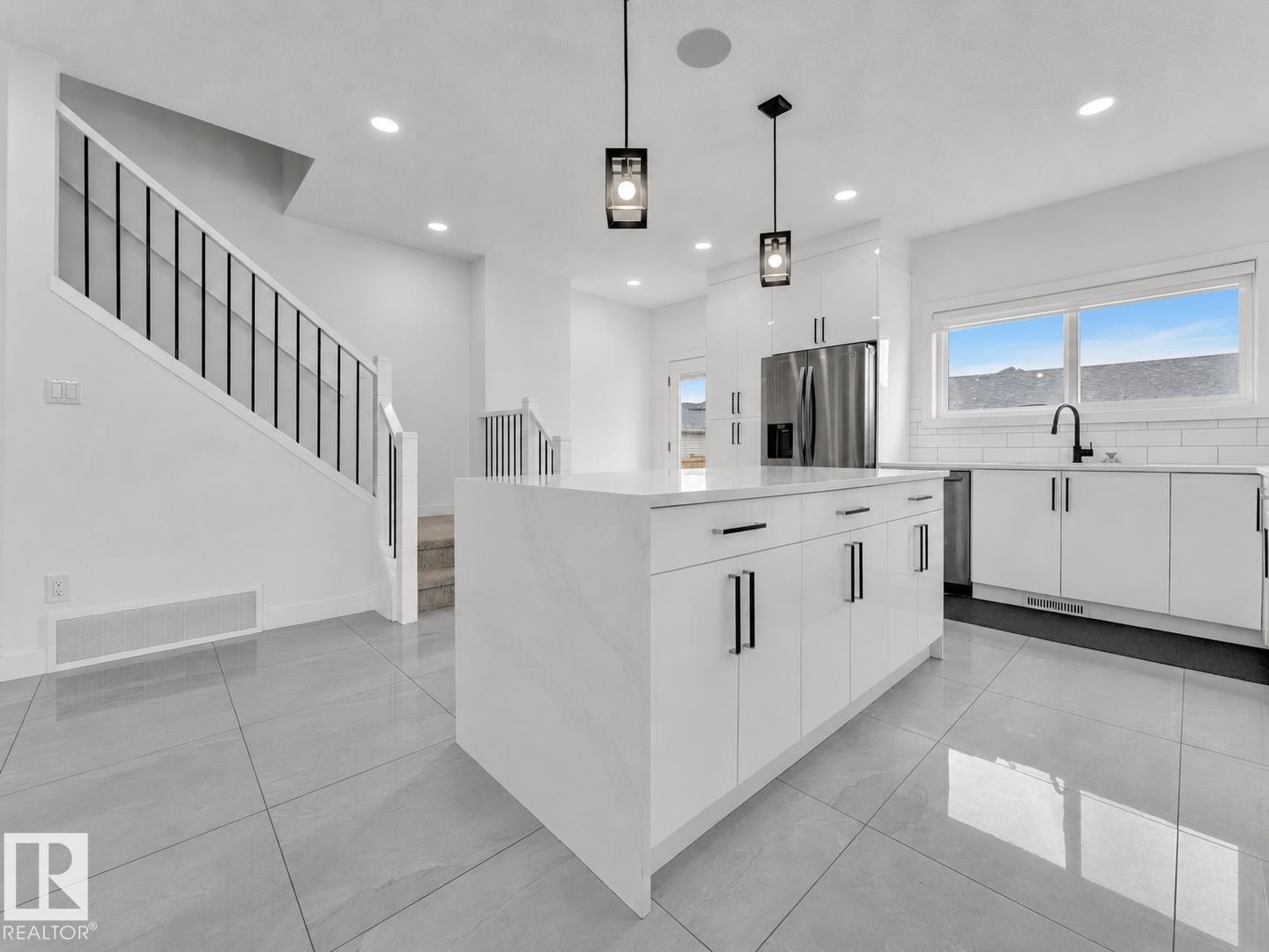 6099 180 AV NW - 10