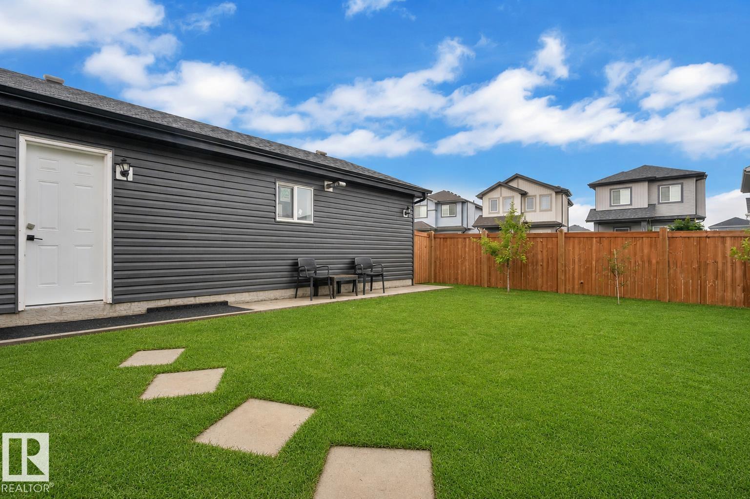 6099 180 AV NW - 31