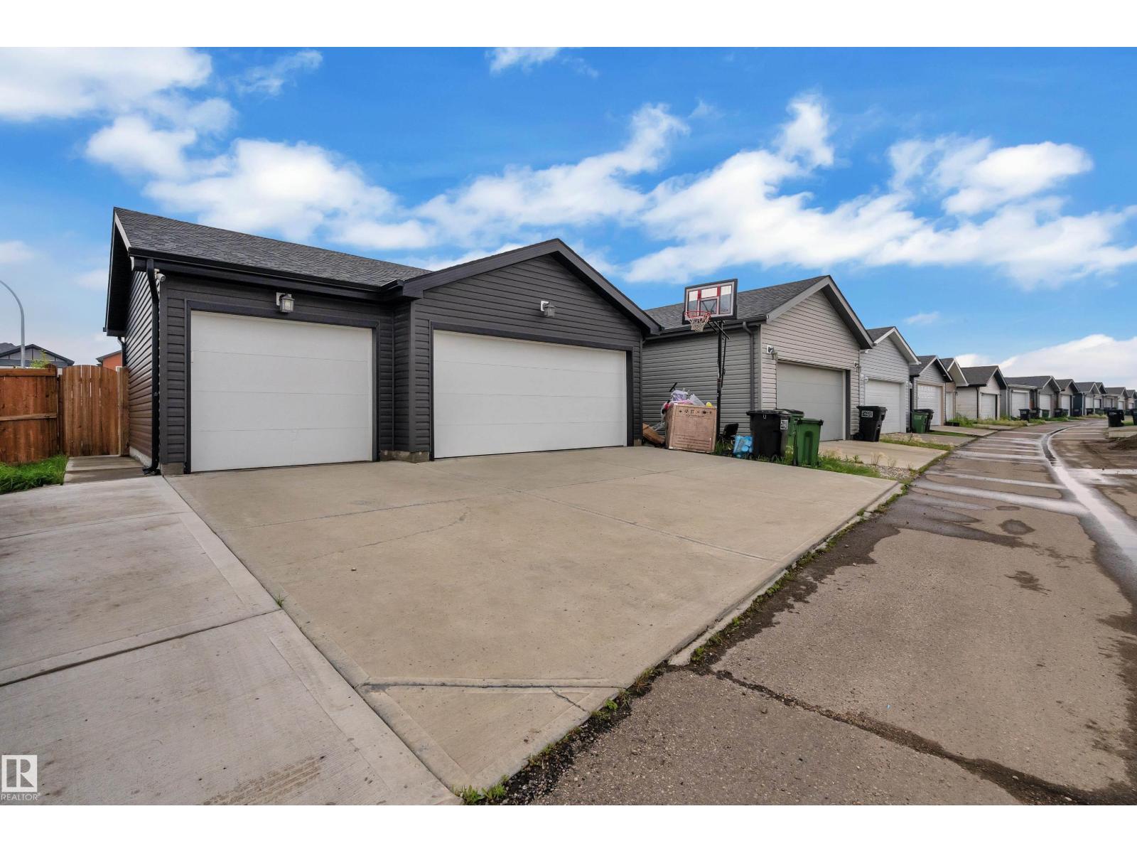 6099 180 AV NW - 32