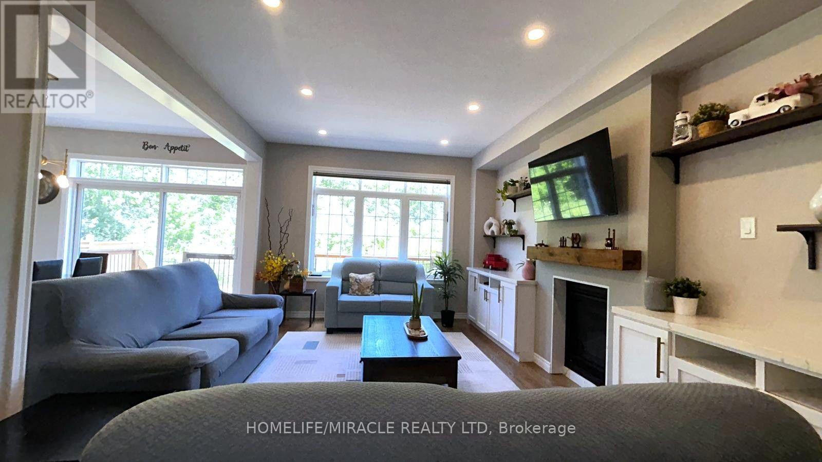 185 THORNBUSH BOULEVARD - 14