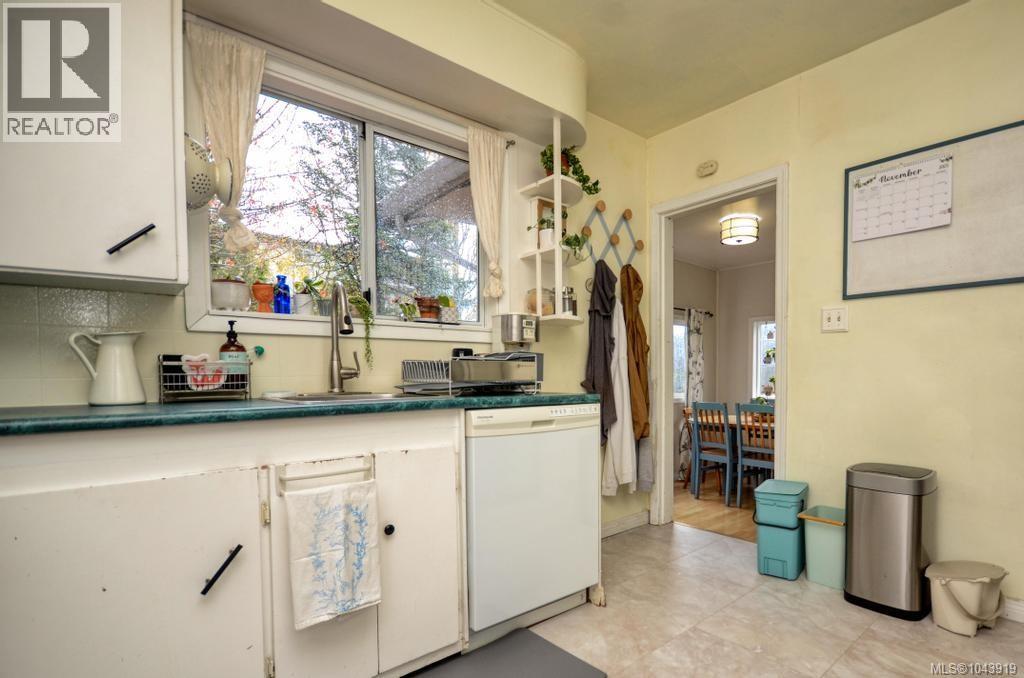  871 Fleming Street, Esquimalt