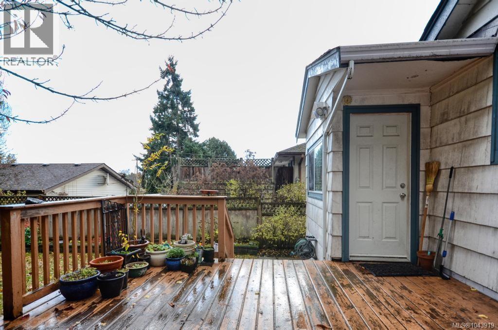  871 Fleming Street, Esquimalt