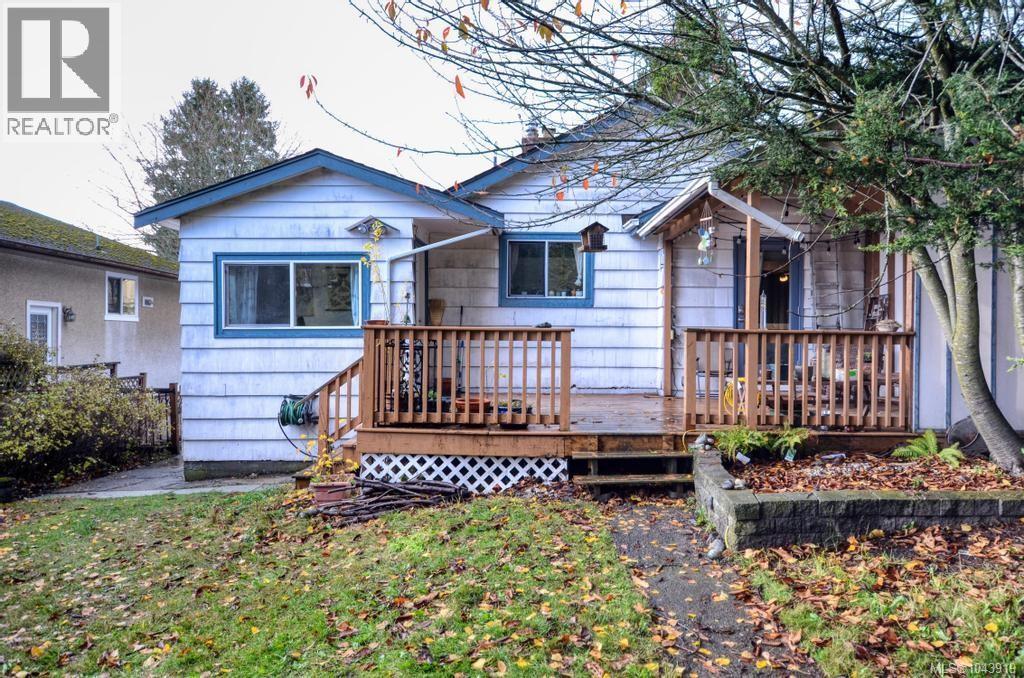  871 Fleming Street, Esquimalt