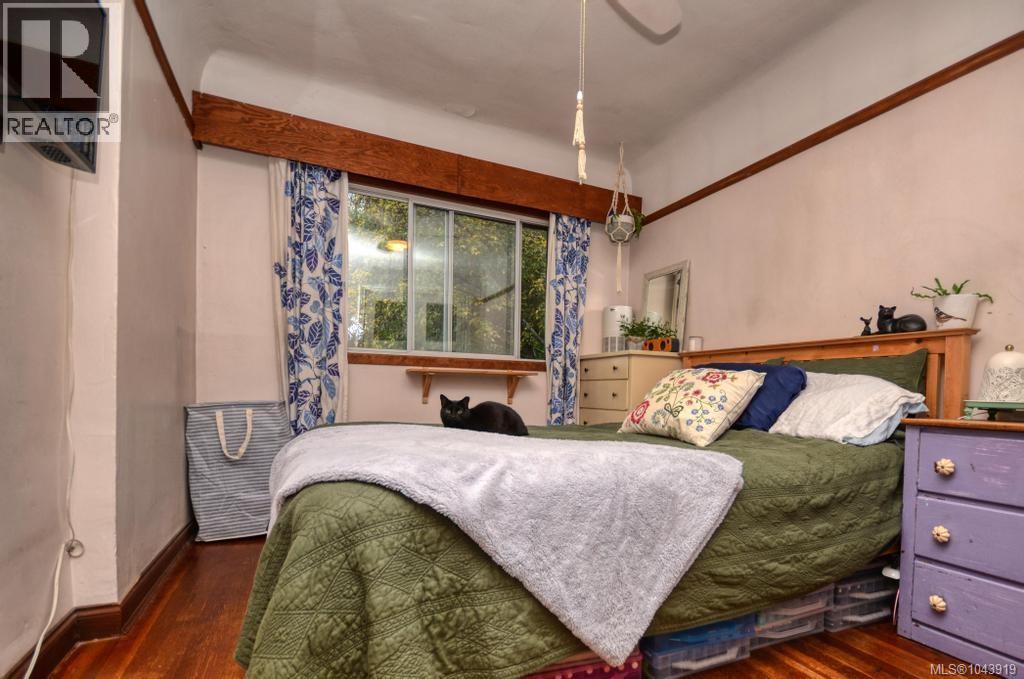  871 Fleming Street, Esquimalt