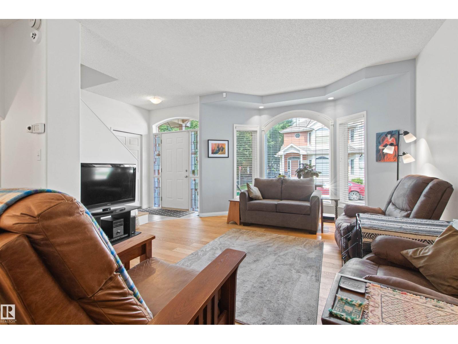 9135 100B AV NW - 10