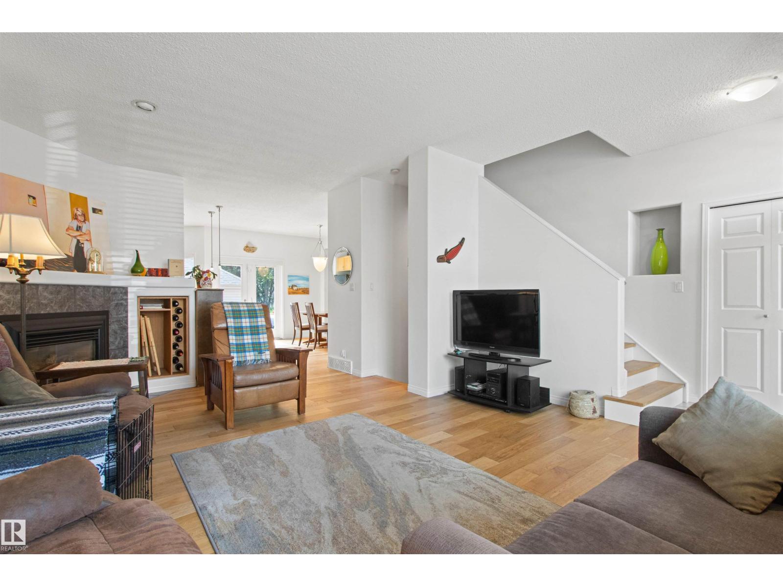 9135 100B AV NW - 9