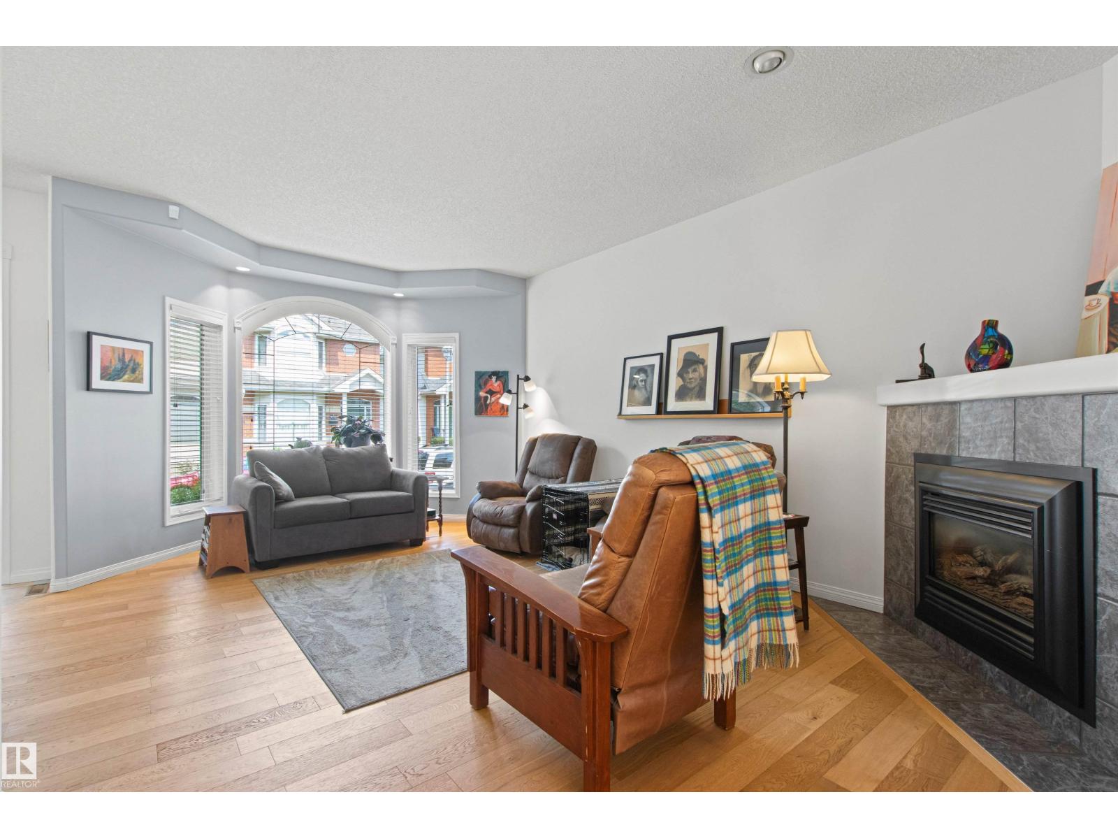 9135 100B AV NW - 11