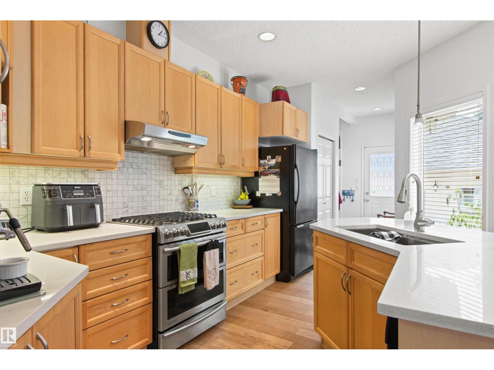 9135 100B AV NW - 16