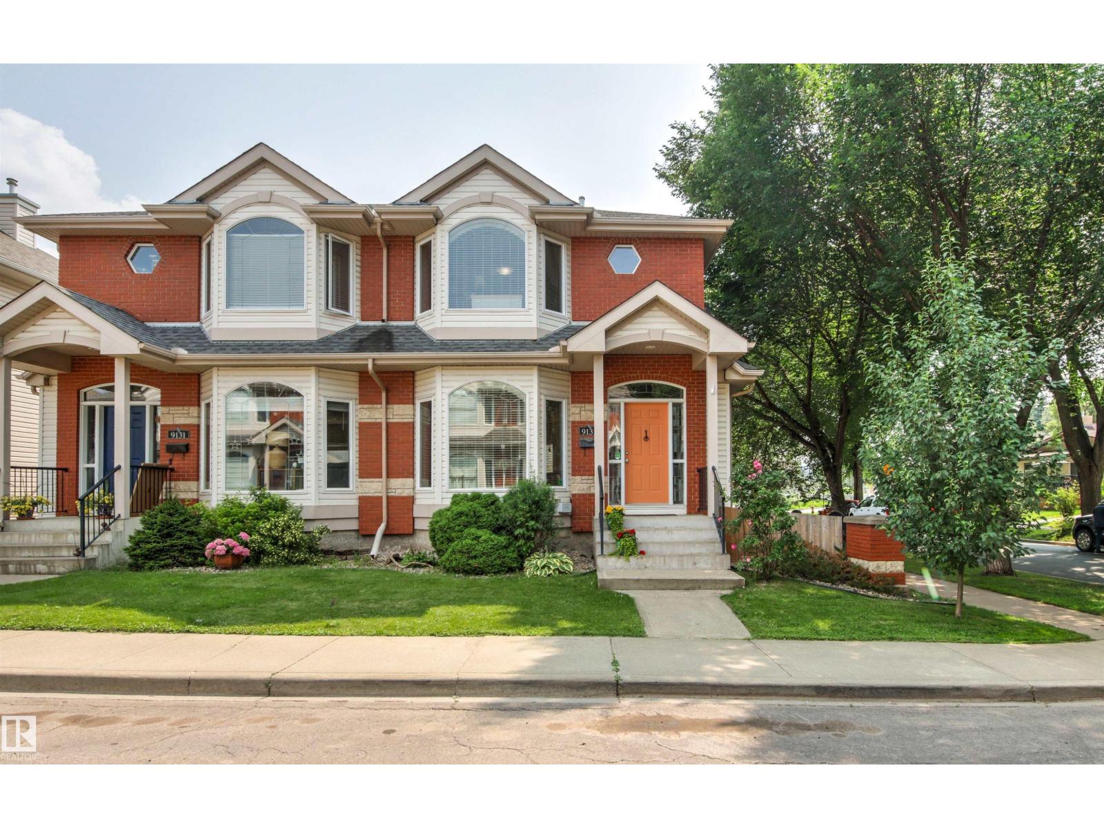 9135 100B AV NW - 2