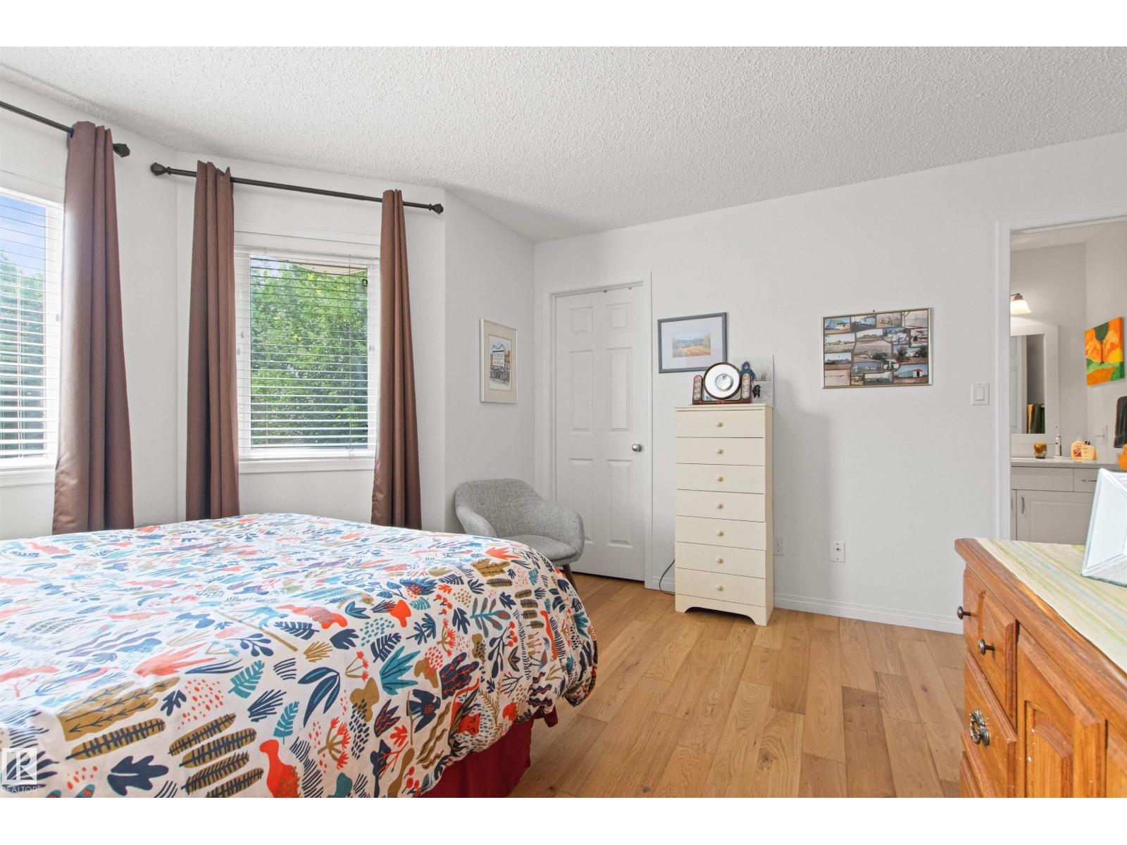 9135 100B AV NW - 36