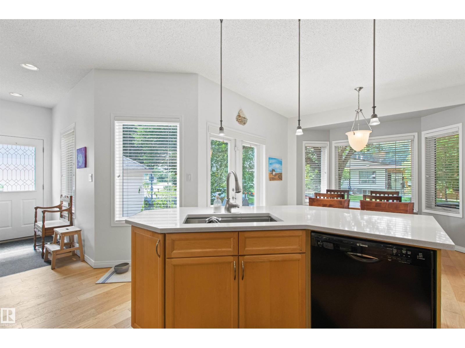 9135 100B AV NW - 18