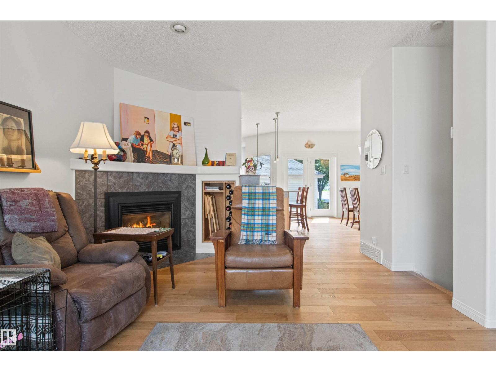 9135 100B AV NW - 8