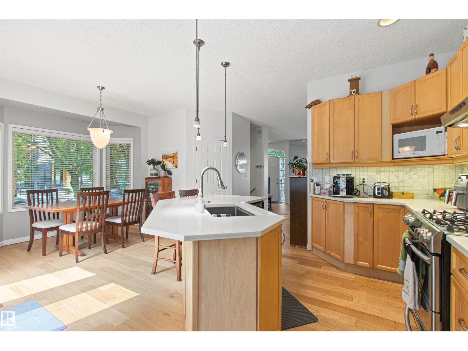 9135 100B AV NW - 20