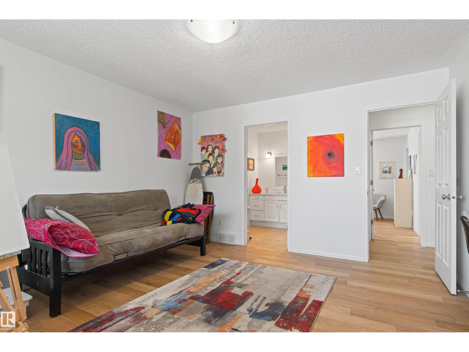 9135 100B AV NW - 32