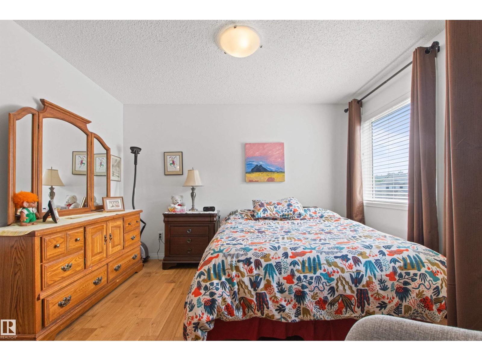 9135 100B AV NW - 35