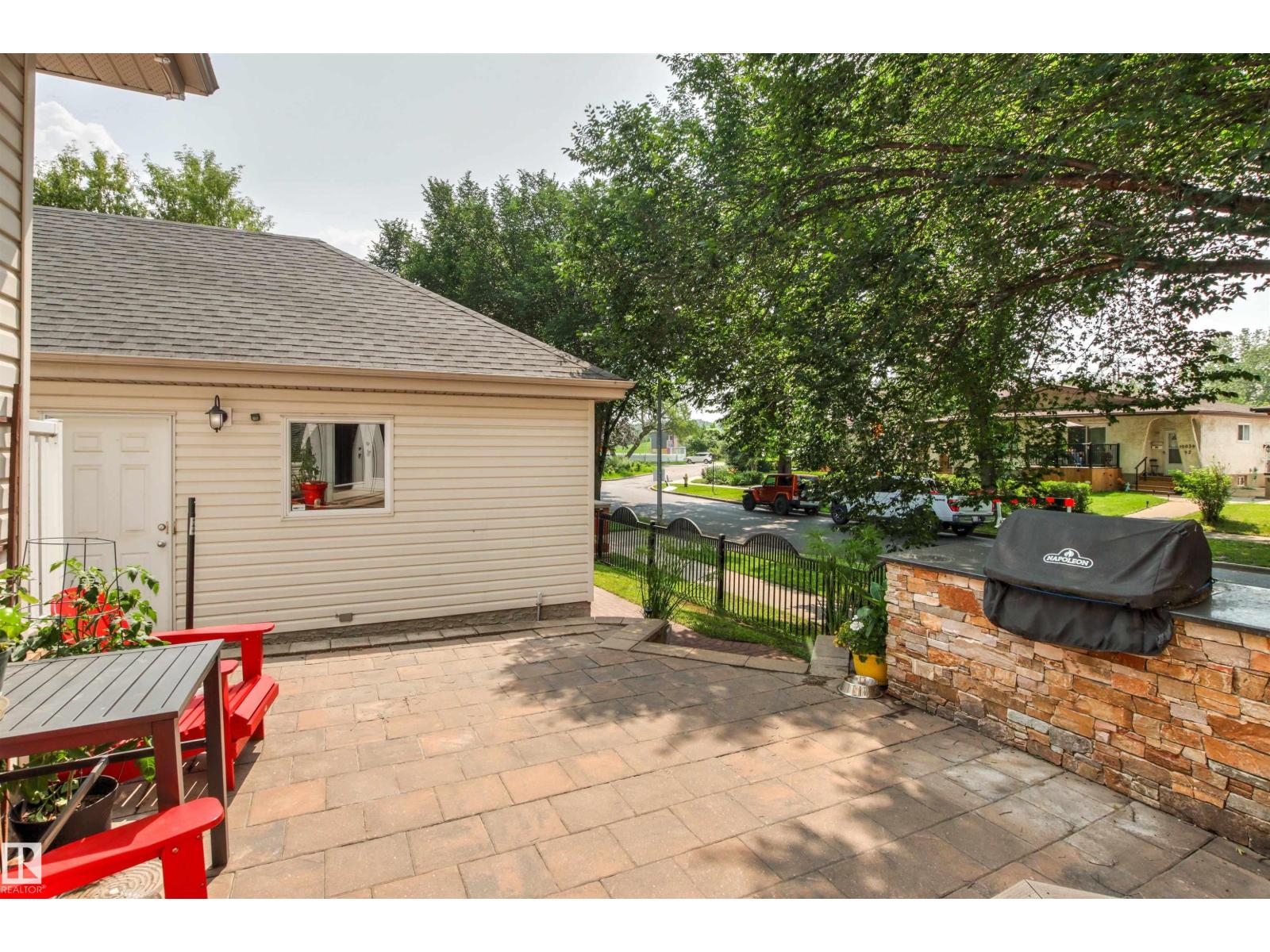 9135 100B AV NW - 53
