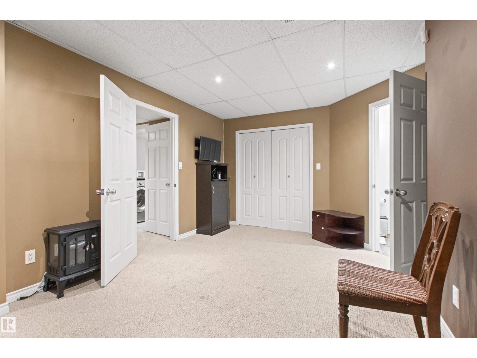 9135 100B AV NW - 44