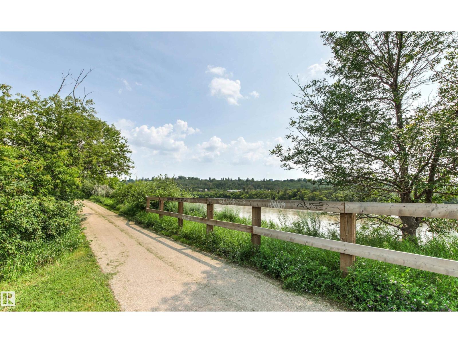 9135 100B AV NW - 70