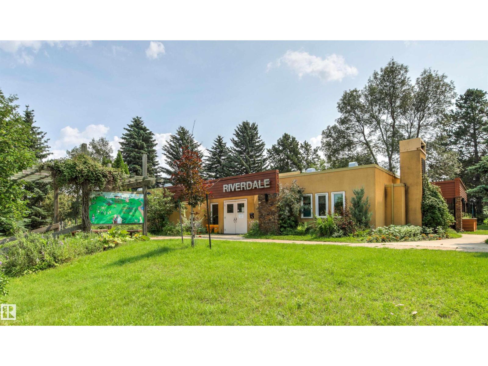 9135 100B AV NW - 64