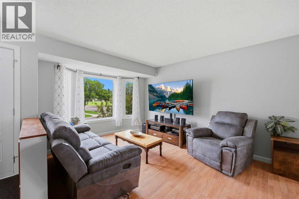 7 Falshire Close NE, Falconridge, Calgary photo 5