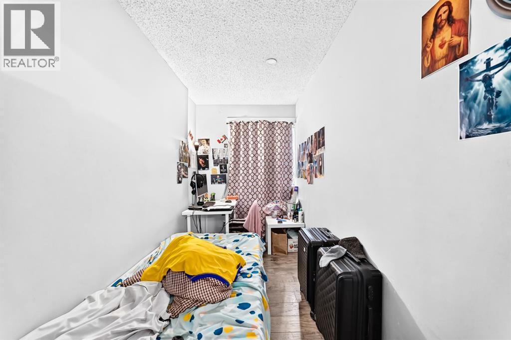 208 Temple Close NE - 11