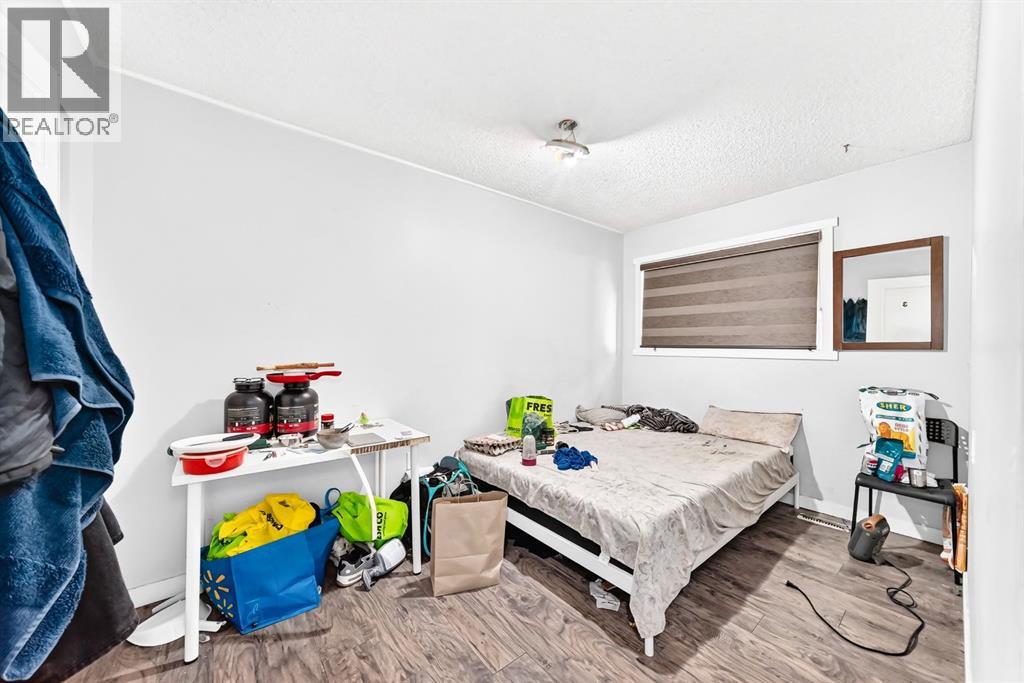 208 Temple Close NE - 9