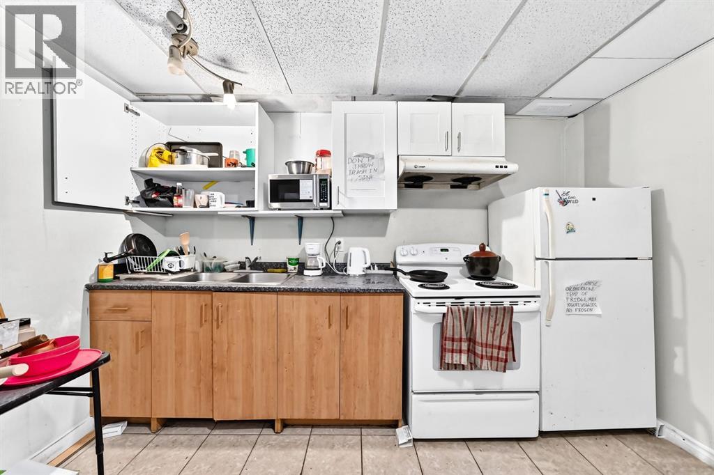 208 Temple Close NE - 15