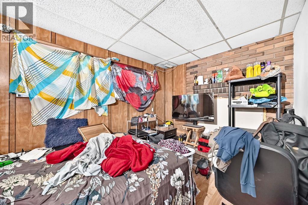 208 Temple Close NE - 18