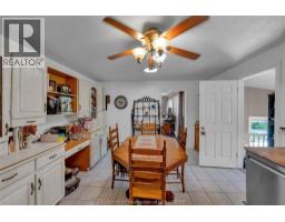 Living room/Fireplace - 5442 Queens Line, Tilbury, ON N0P2L0 Photo 10