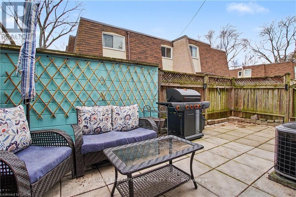 #4 661 FRANCIS ROAD - 27