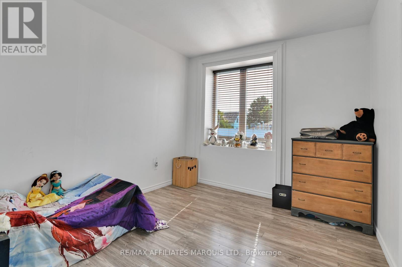 1 MECHANIC STREET E - Image 18