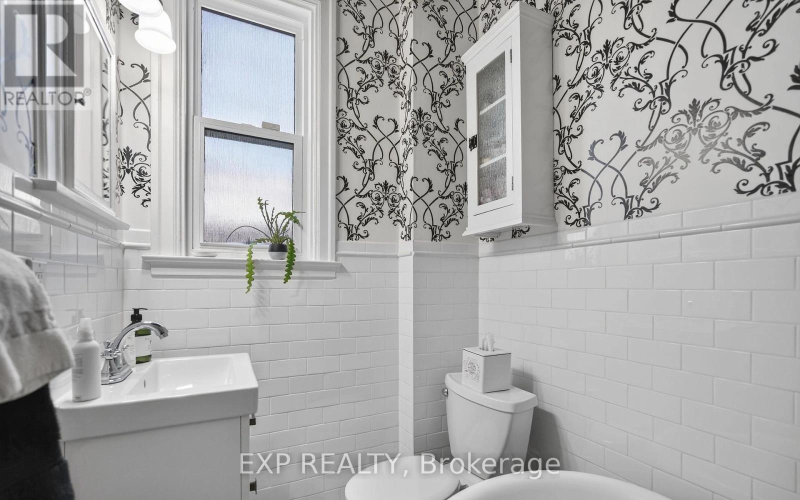 307 RIDOUT STREET S - 13