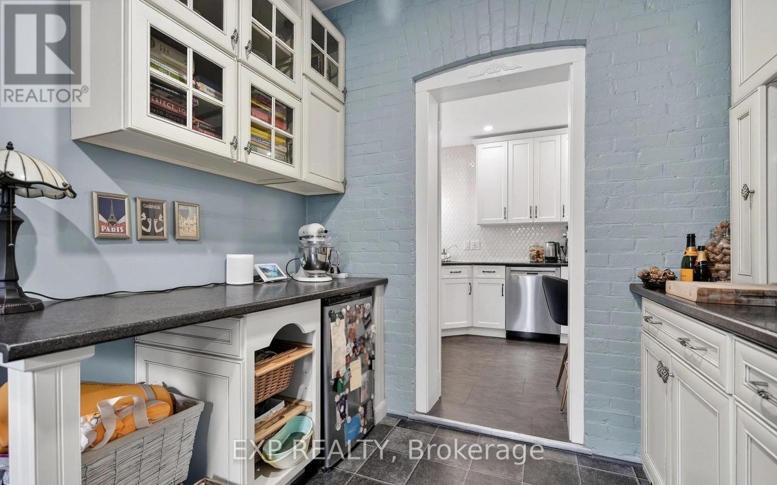 307 RIDOUT STREET S - 23