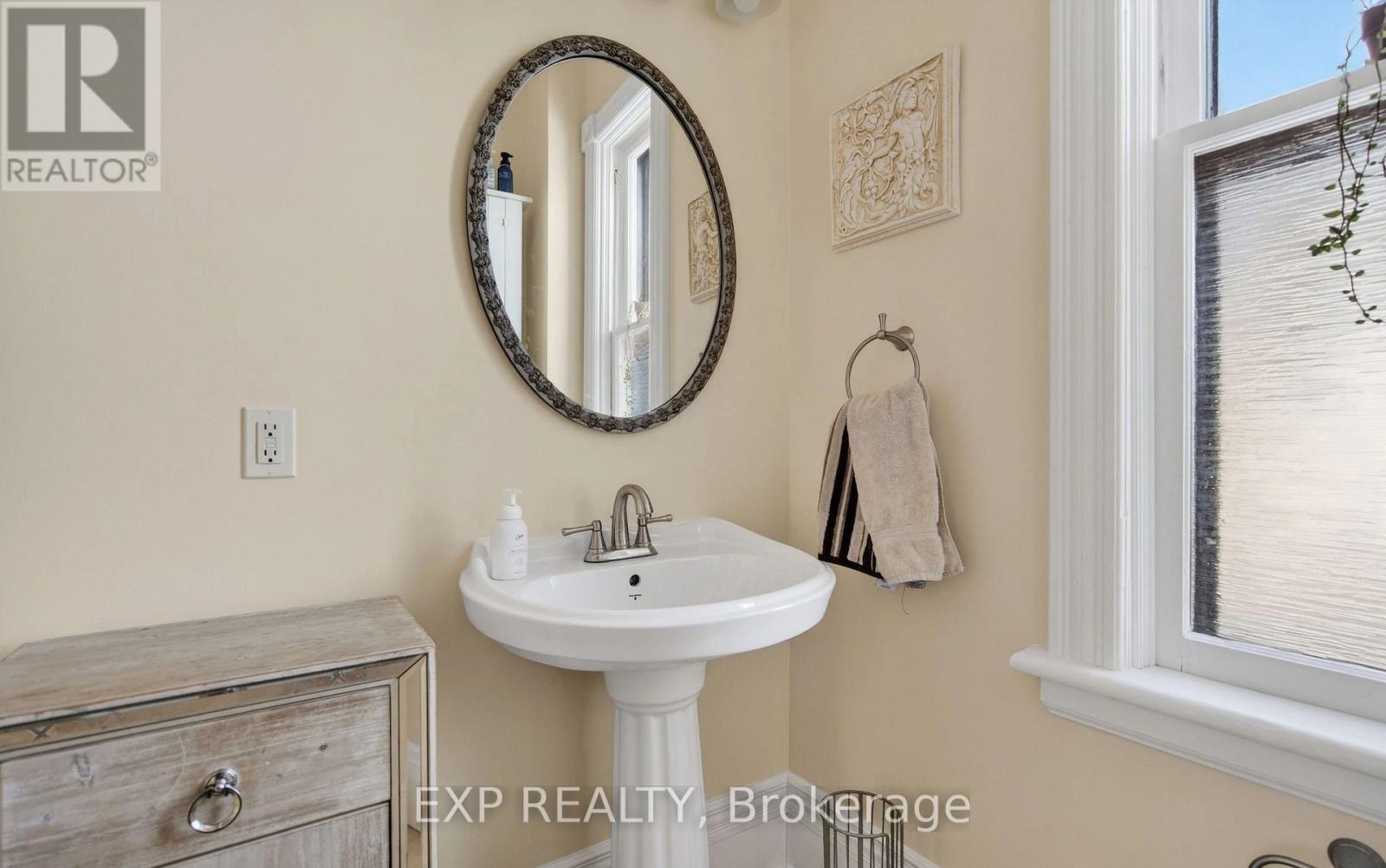 307 RIDOUT STREET S - 32