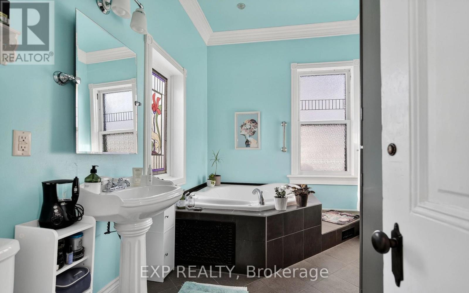 307 RIDOUT STREET S - 36
