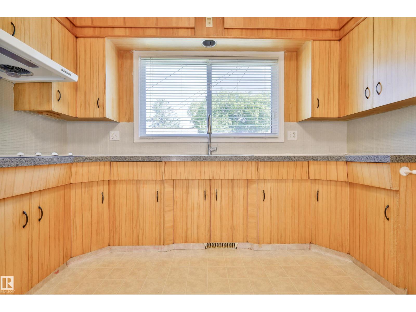 4015 120 ST NW - 11