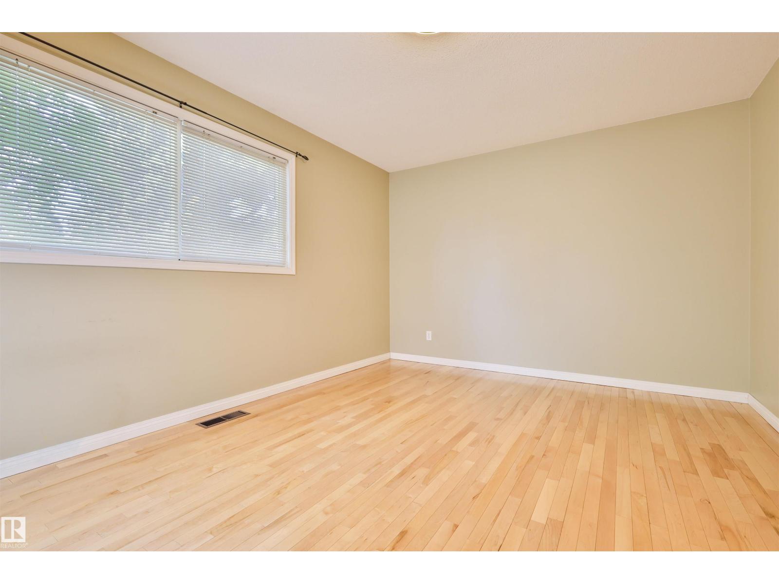 4015 120 ST NW - 17