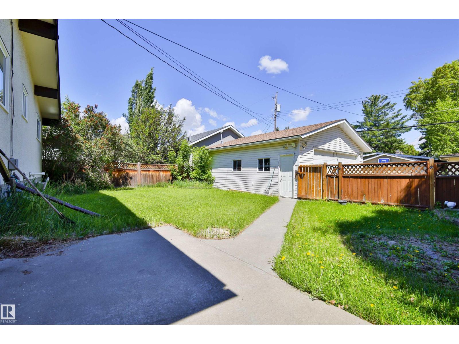 4015 120 ST NW - 30
