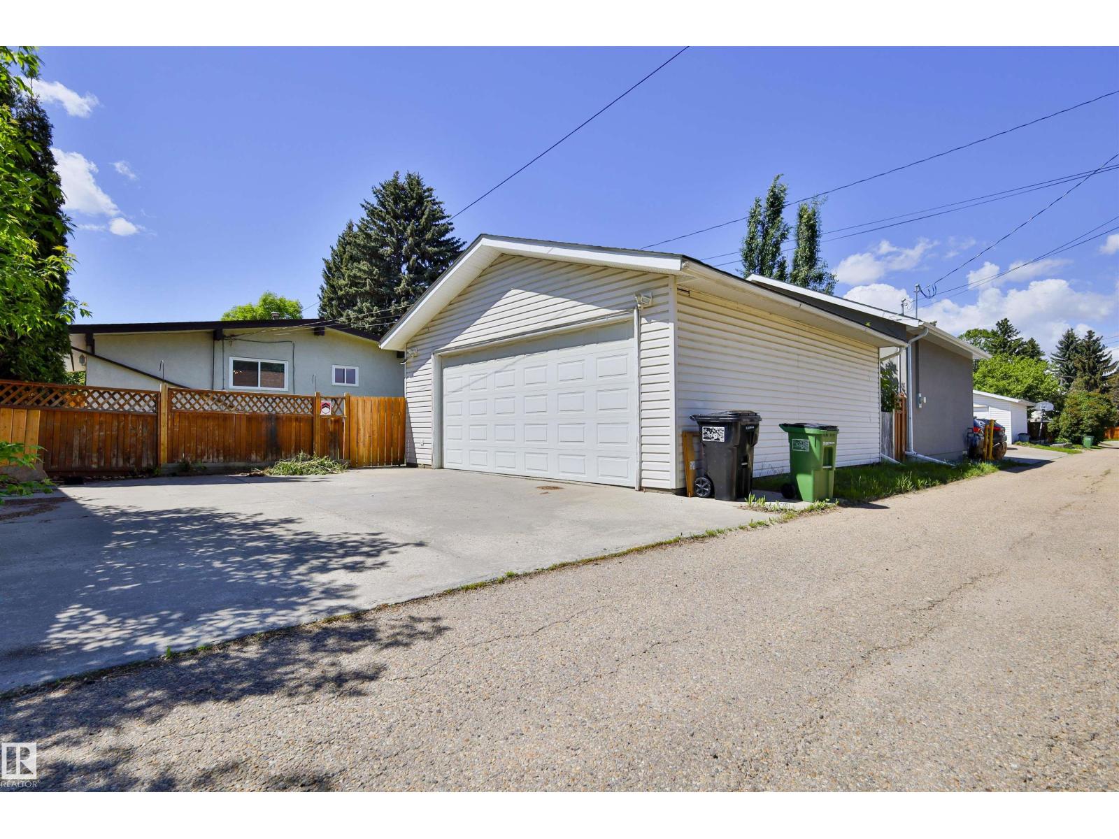 4015 120 ST NW - 32