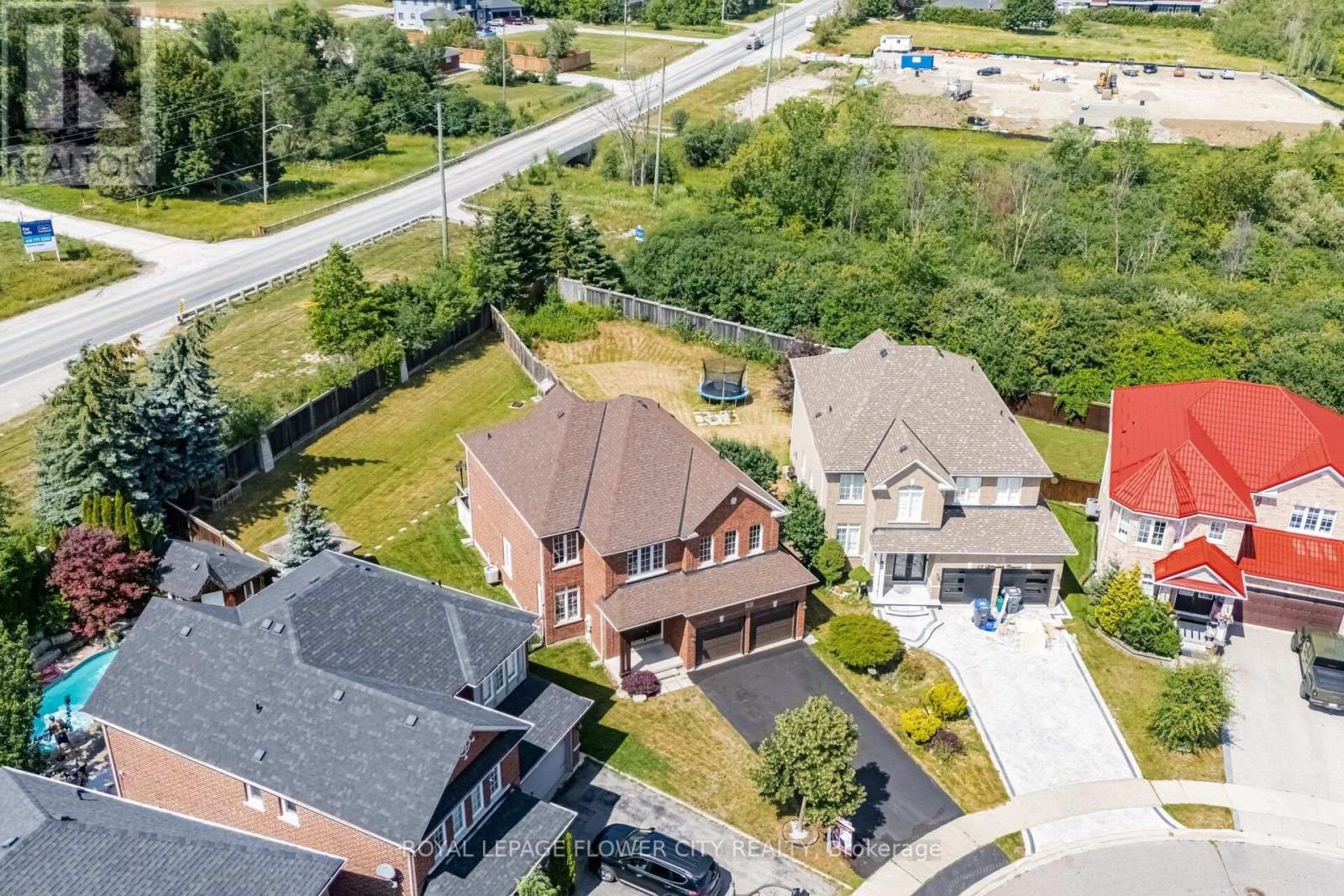 56 LAURENTIDE CRESCENT - 1