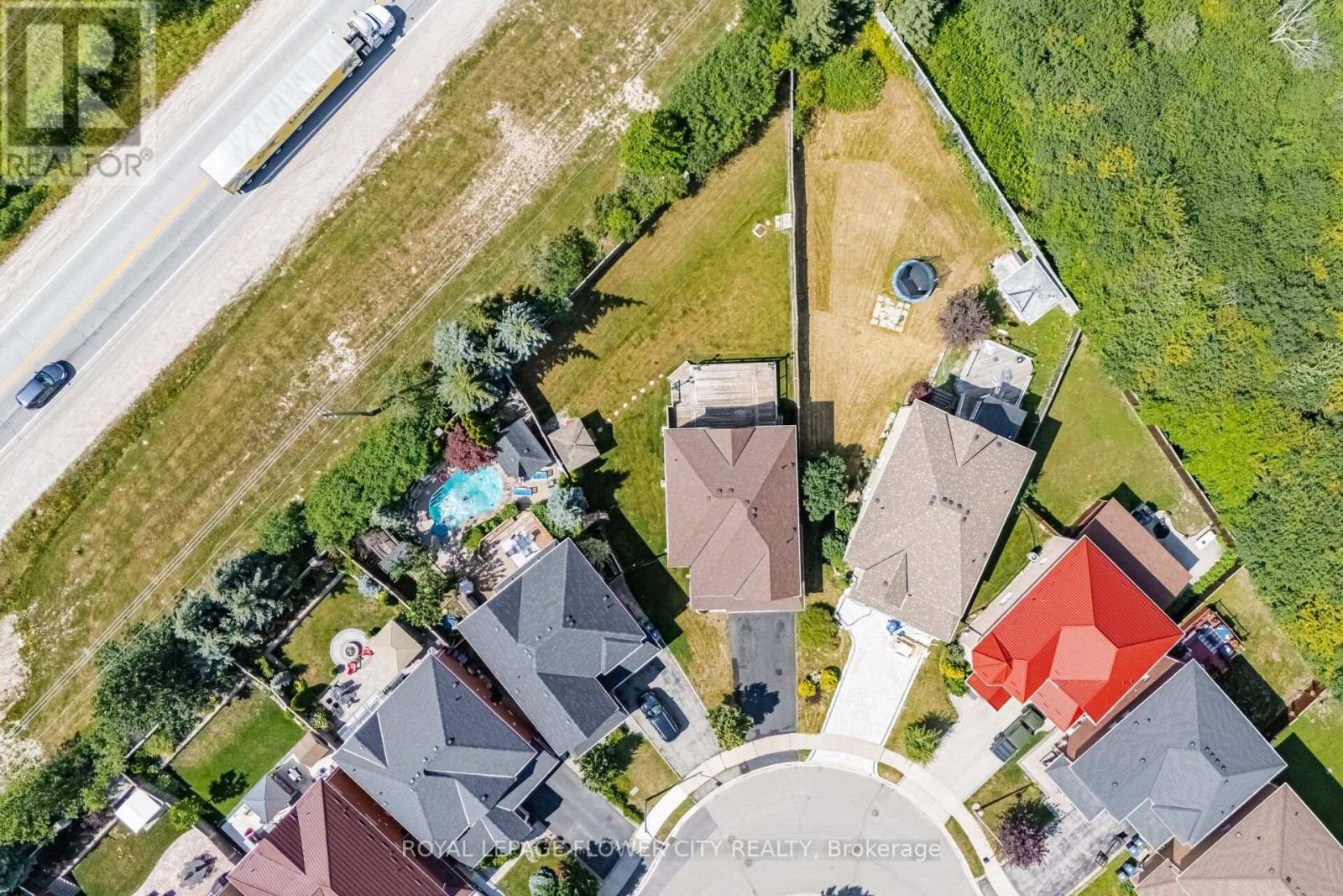 56 LAURENTIDE CRESCENT - 2