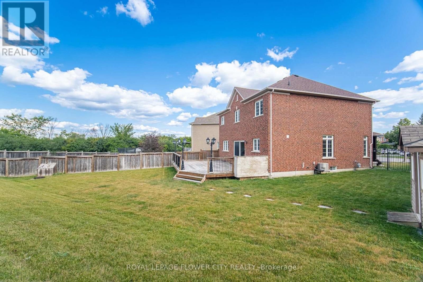 56 LAURENTIDE CRESCENT - 44