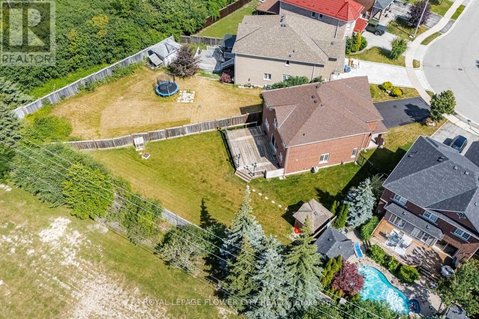 56 LAURENTIDE CRESCENT - 50
