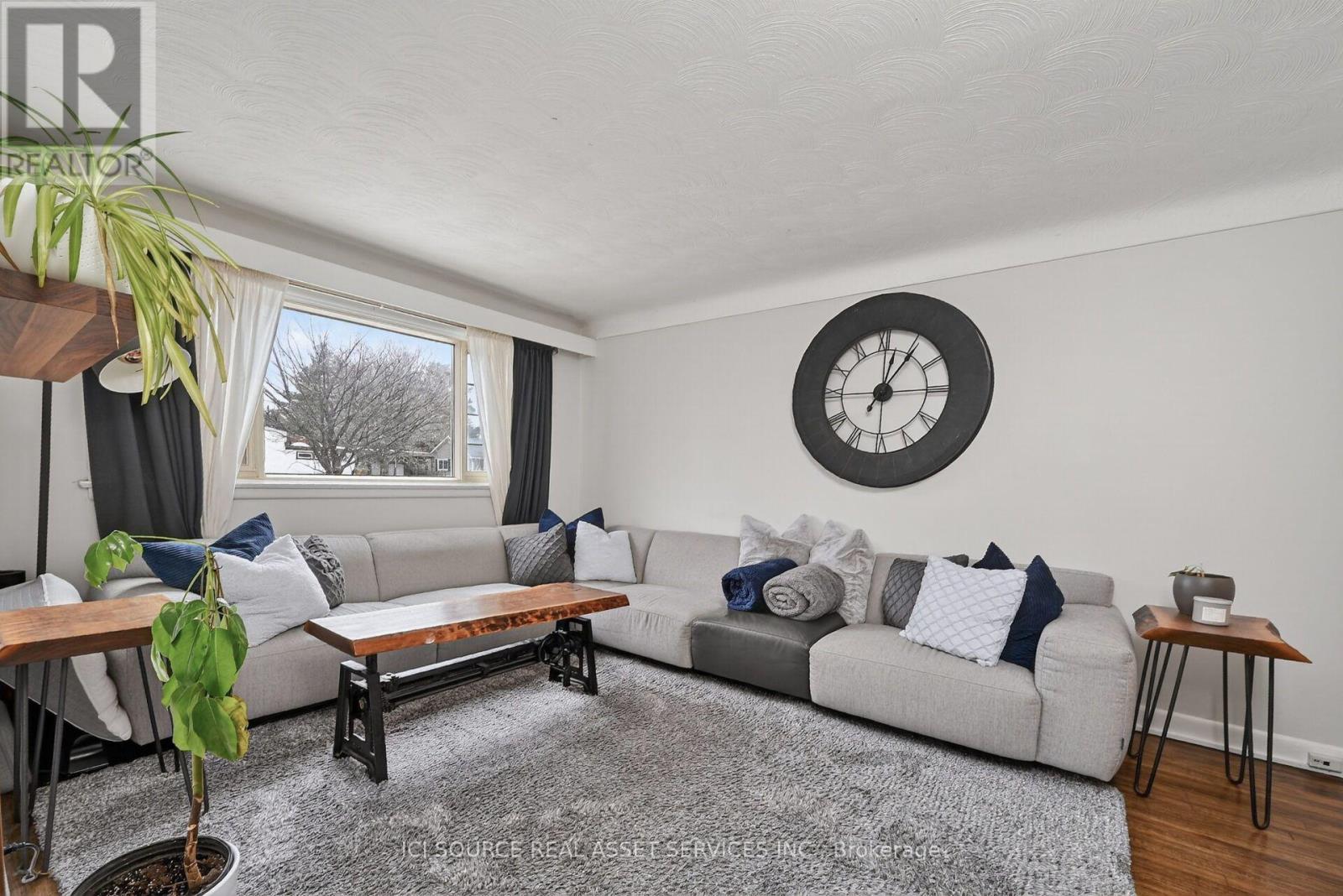 1126 WOODROFFE AVENUE - 10