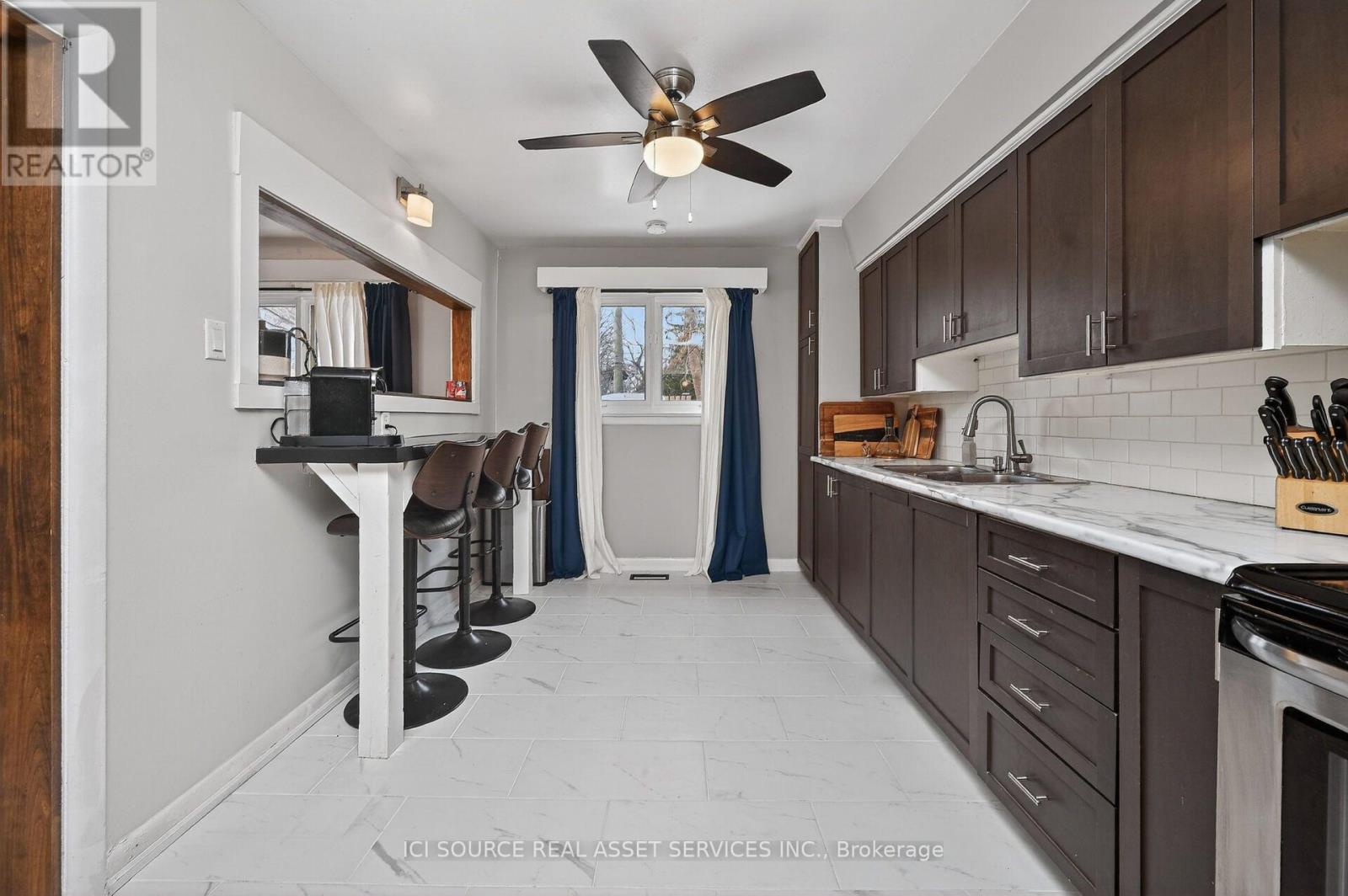 1126 WOODROFFE AVENUE - 15