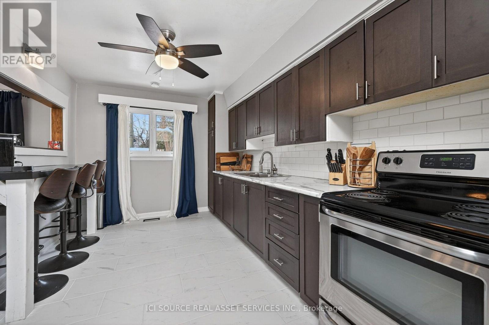 1126 WOODROFFE AVENUE - 16